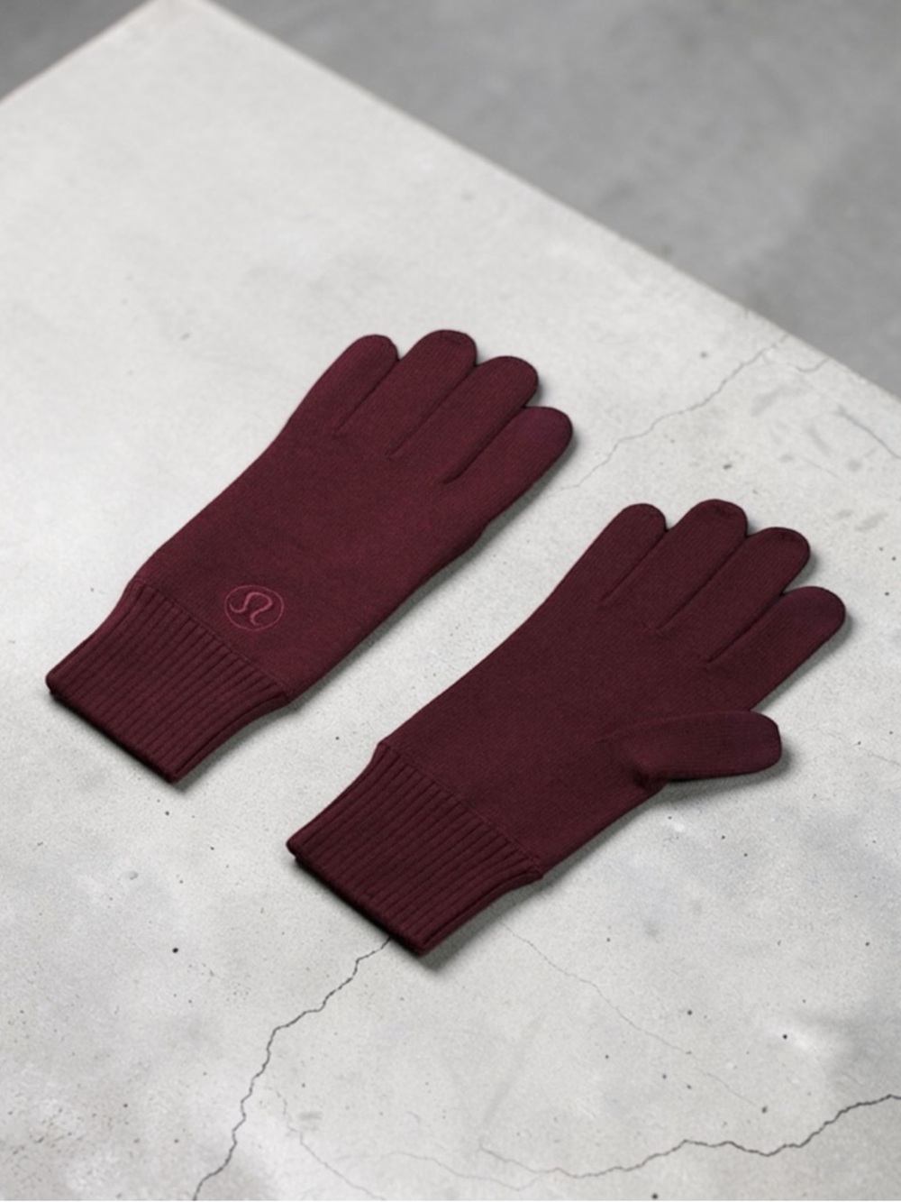 Lululemon Warm Revelation Merino Wool Tech Gloves Cassis Nwt